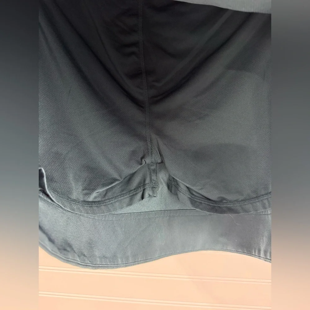 32 Degrees women’s dark green skort. Size Medium - Picture 5 of 5
